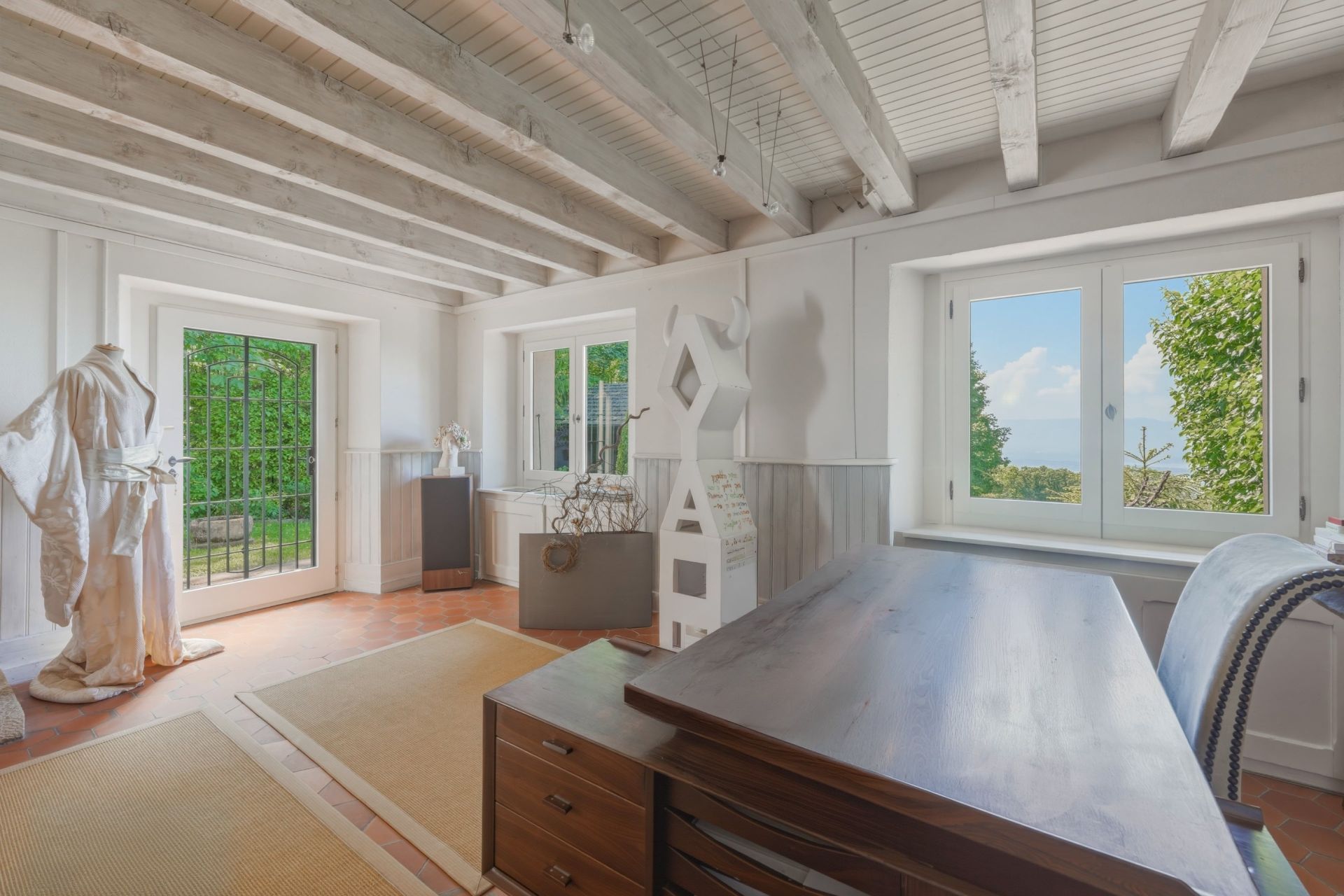 house 9 Rooms for sale on CRANVES SALES (74380)