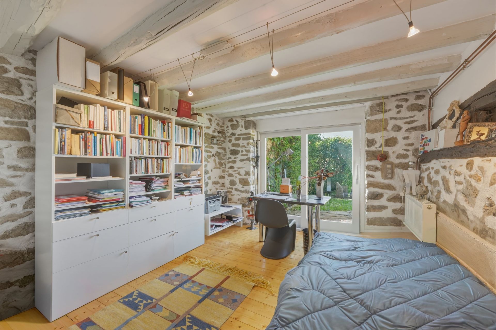 house 9 Rooms for sale on CRANVES SALES (74380)