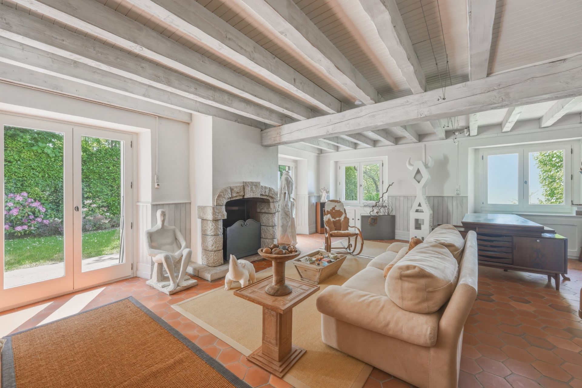 house 9 Rooms for sale on CRANVES SALES (74380)