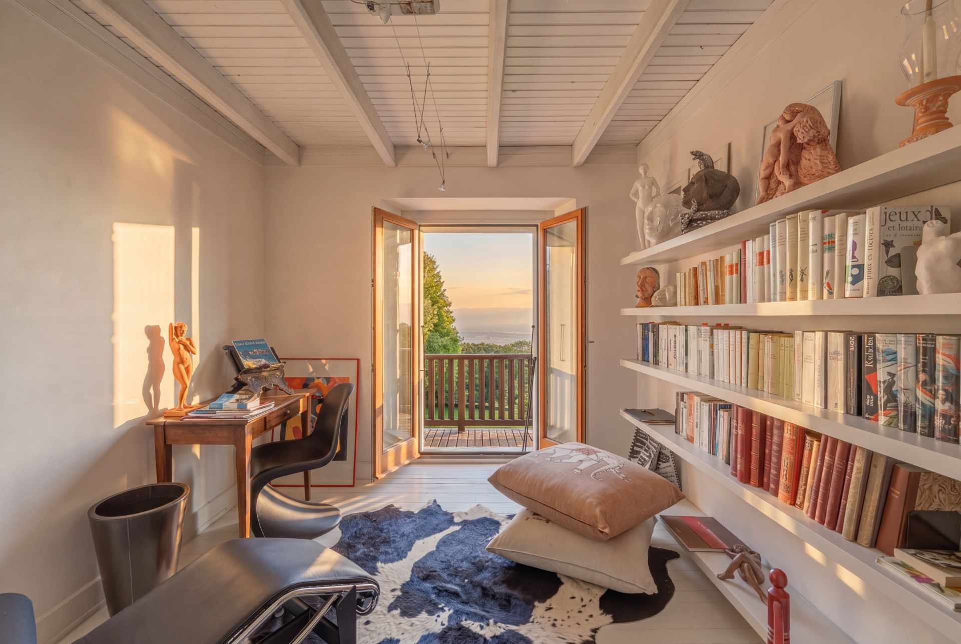 house 9 Rooms for sale on CRANVES SALES (74380)