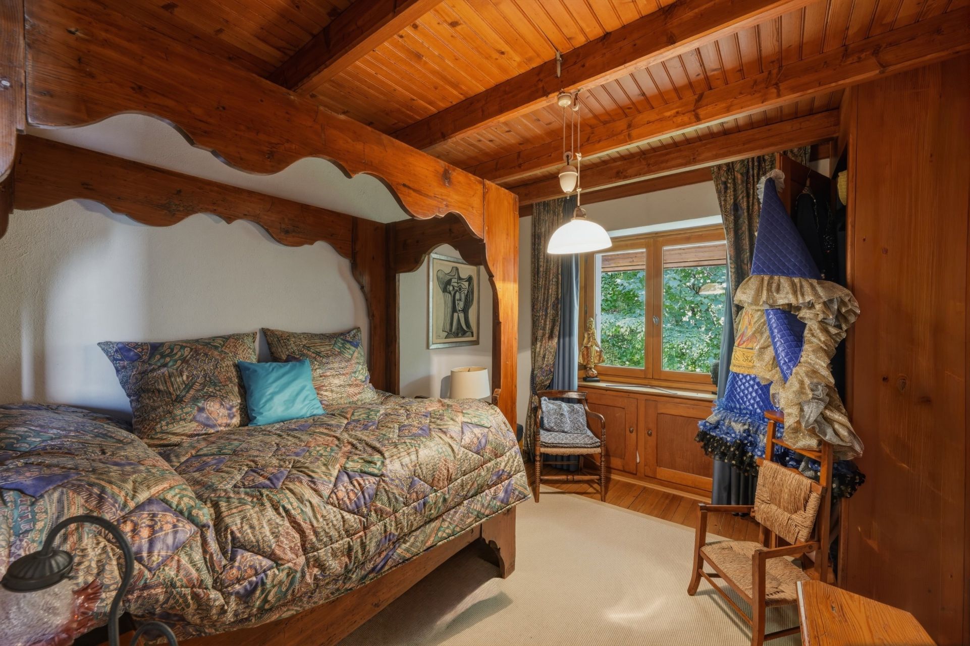 house 9 Rooms for sale on CRANVES SALES (74380)