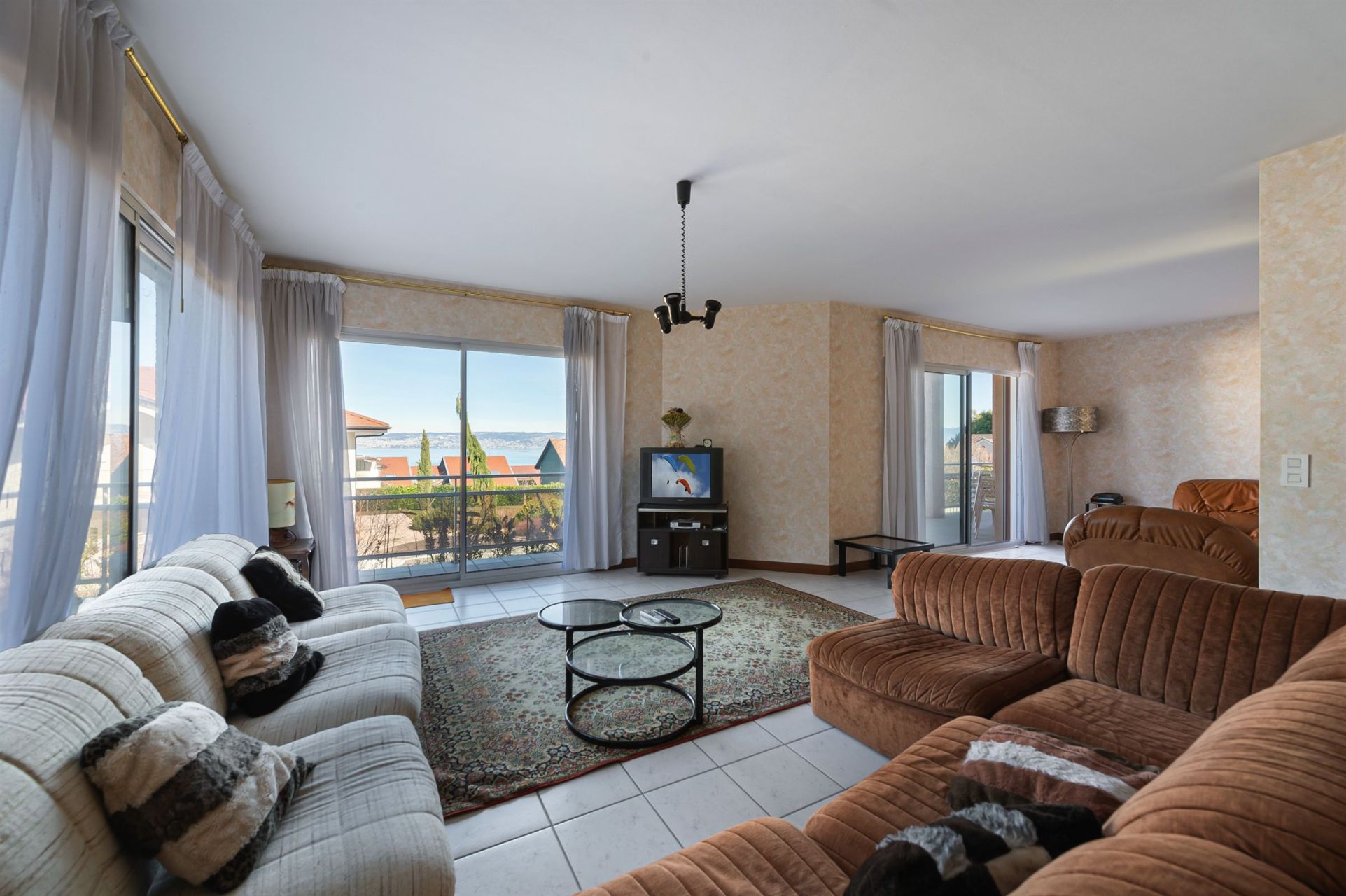 house 6 Rooms for sale on NEUVECELLE (74500)