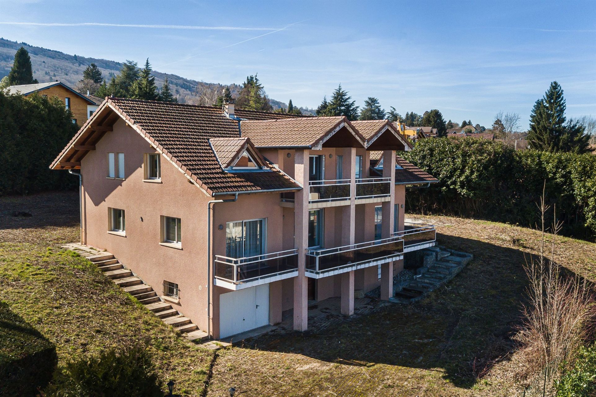 house 6 Rooms for sale on NEUVECELLE (74500)