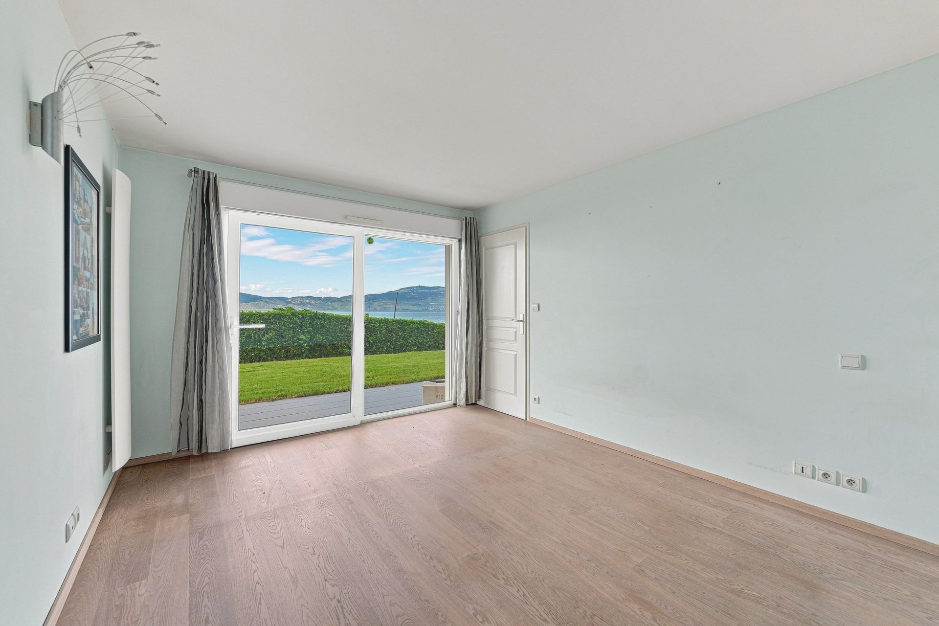 apartment 5 Rooms for sale on ST GINGOLPH (74500)