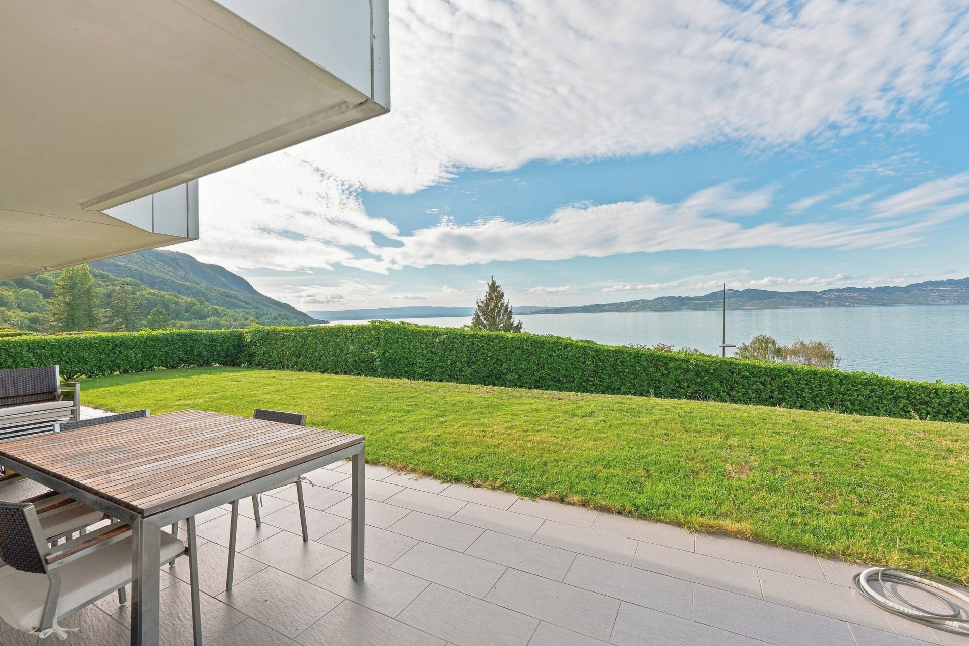 apartment 5 Rooms for sale on ST GINGOLPH (74500)
