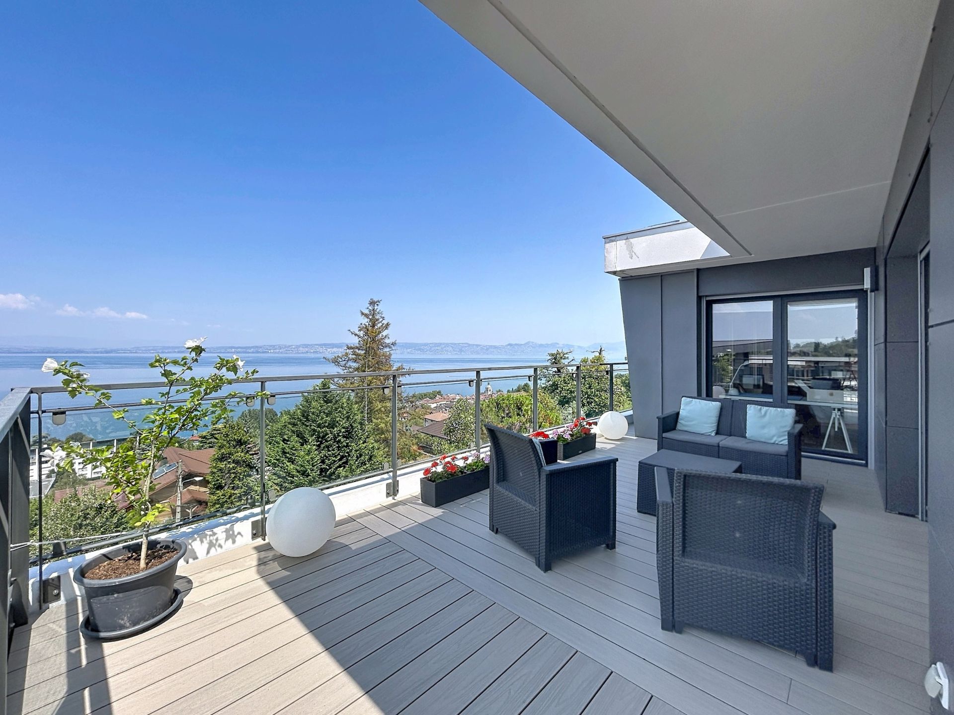 apartment 4 Rooms for sale on EVIAN LES BAINS (74500)