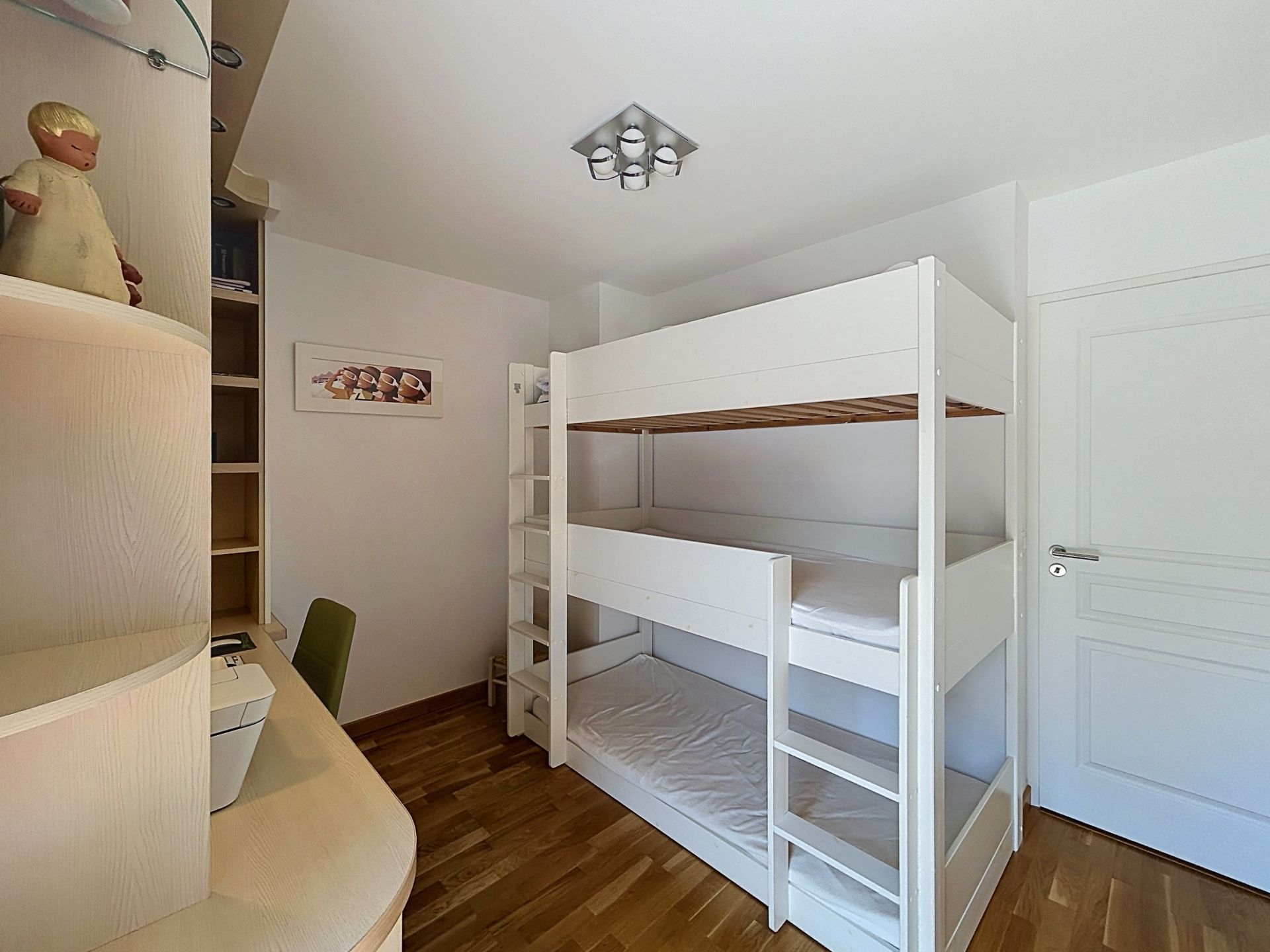 apartment 4 Rooms for sale on EVIAN LES BAINS (74500)
