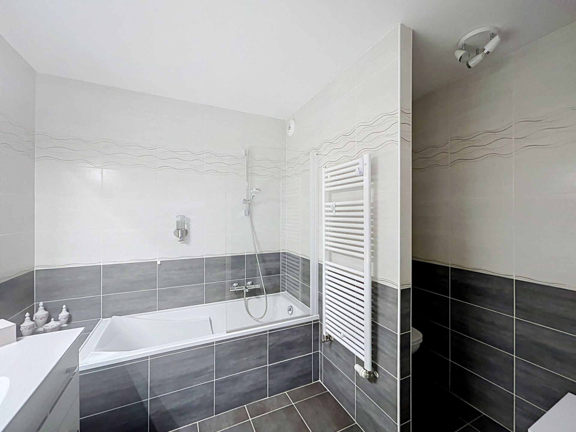 apartment 4 Rooms for sale on EVIAN LES BAINS (74500)