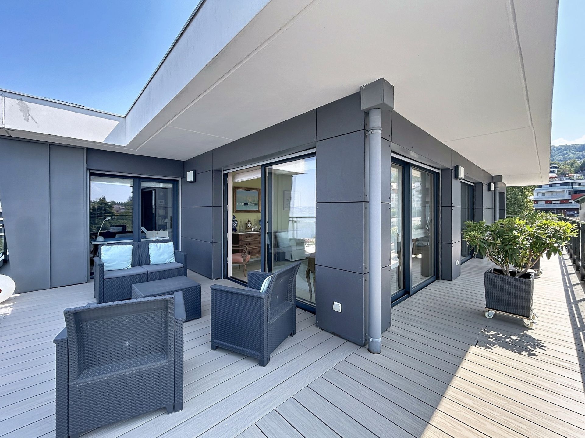 apartment 4 Rooms for sale on EVIAN LES BAINS (74500)
