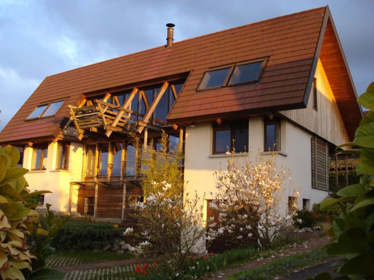 house 6 Rooms for sale on NEUVECELLE (74500)