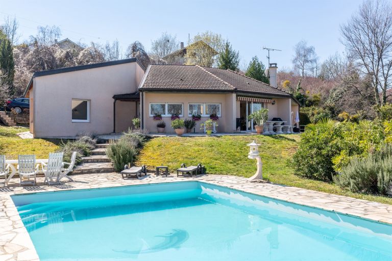 house 5 Rooms for sale on EVIAN LES BAINS (74500)