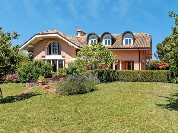 Sale House Chens-sur-Léman 5&nbsp;Rooms 217&nbsp;m²