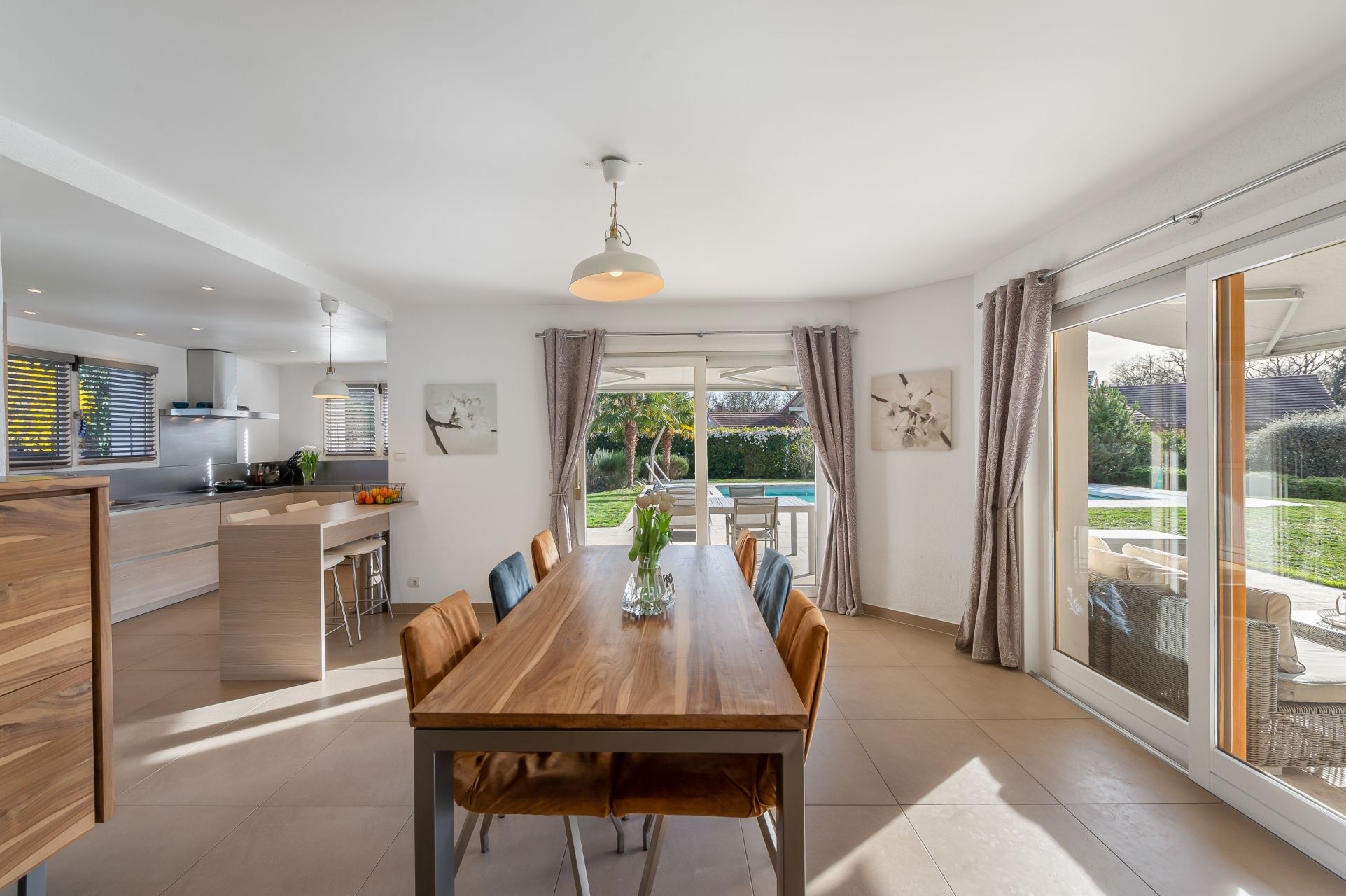 house 8 Rooms for sale on MESSERY (74140)