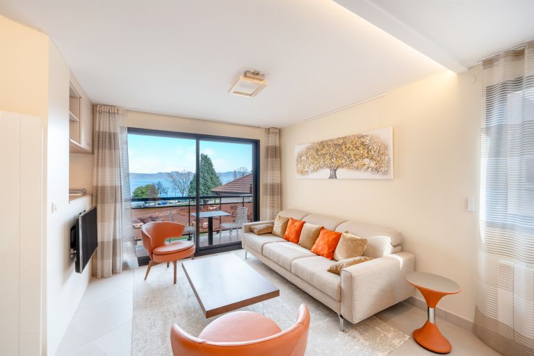 apartment 4 Rooms for sale on EVIAN LES BAINS (74500)