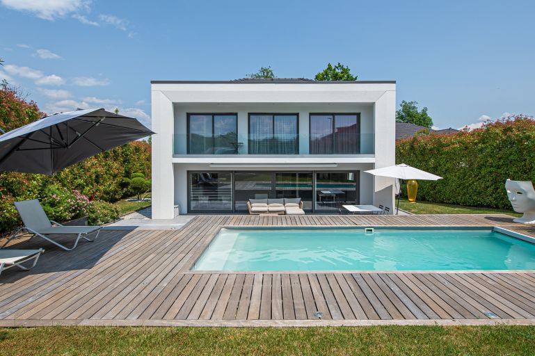 house 5 Rooms for sale on CHENS SUR LEMAN (74140)