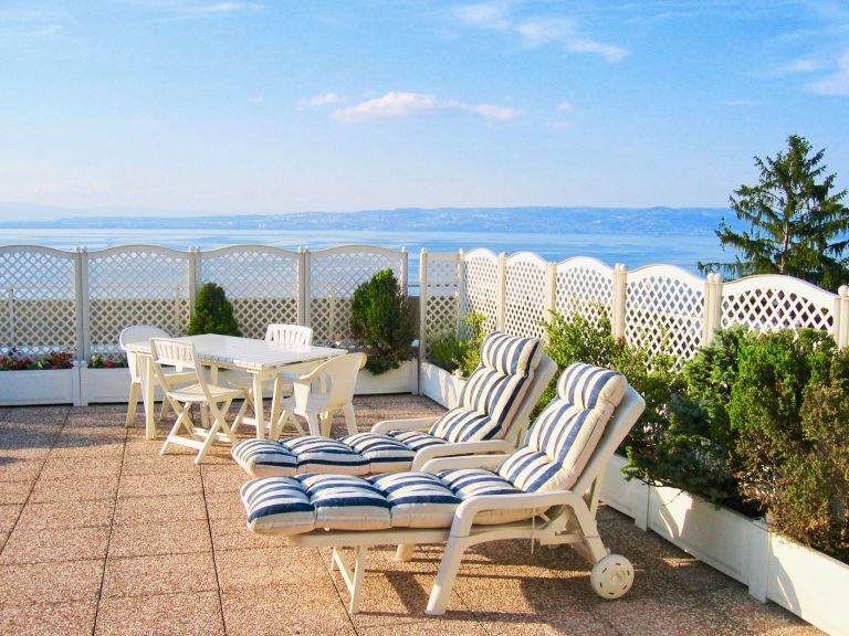 apartment 5 Rooms for sale on EVIAN LES BAINS (74500)