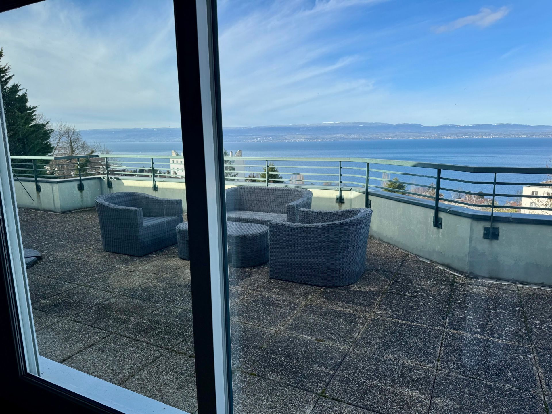 apartment 5 Rooms for sale on EVIAN LES BAINS (74500)