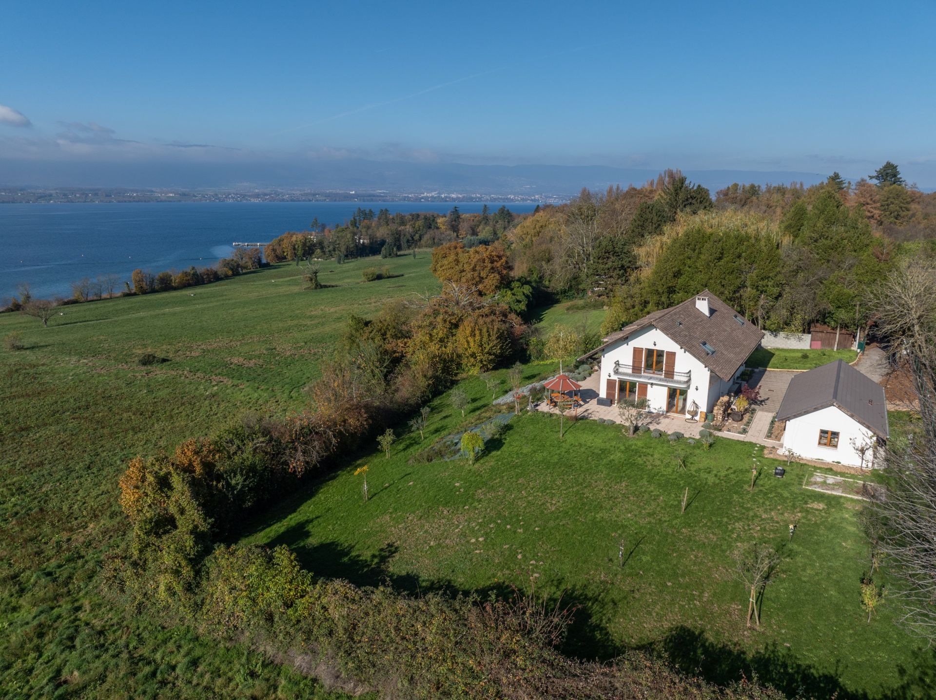 house 9 Rooms for sale on CHENS SUR LEMAN (74140)