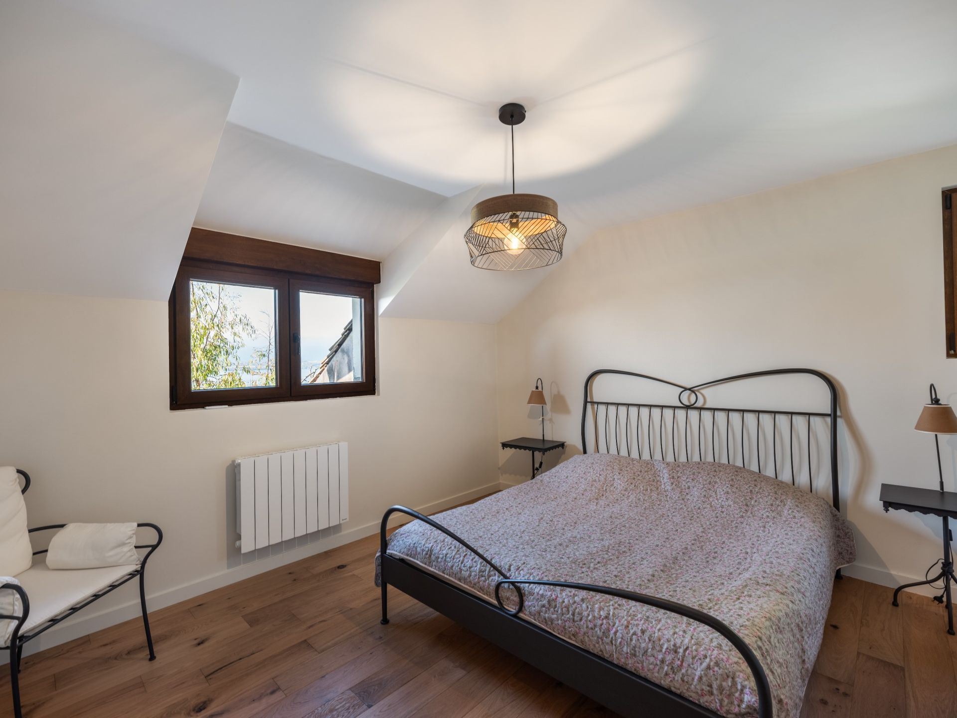 house 9 Rooms for sale on CHENS SUR LEMAN (74140)