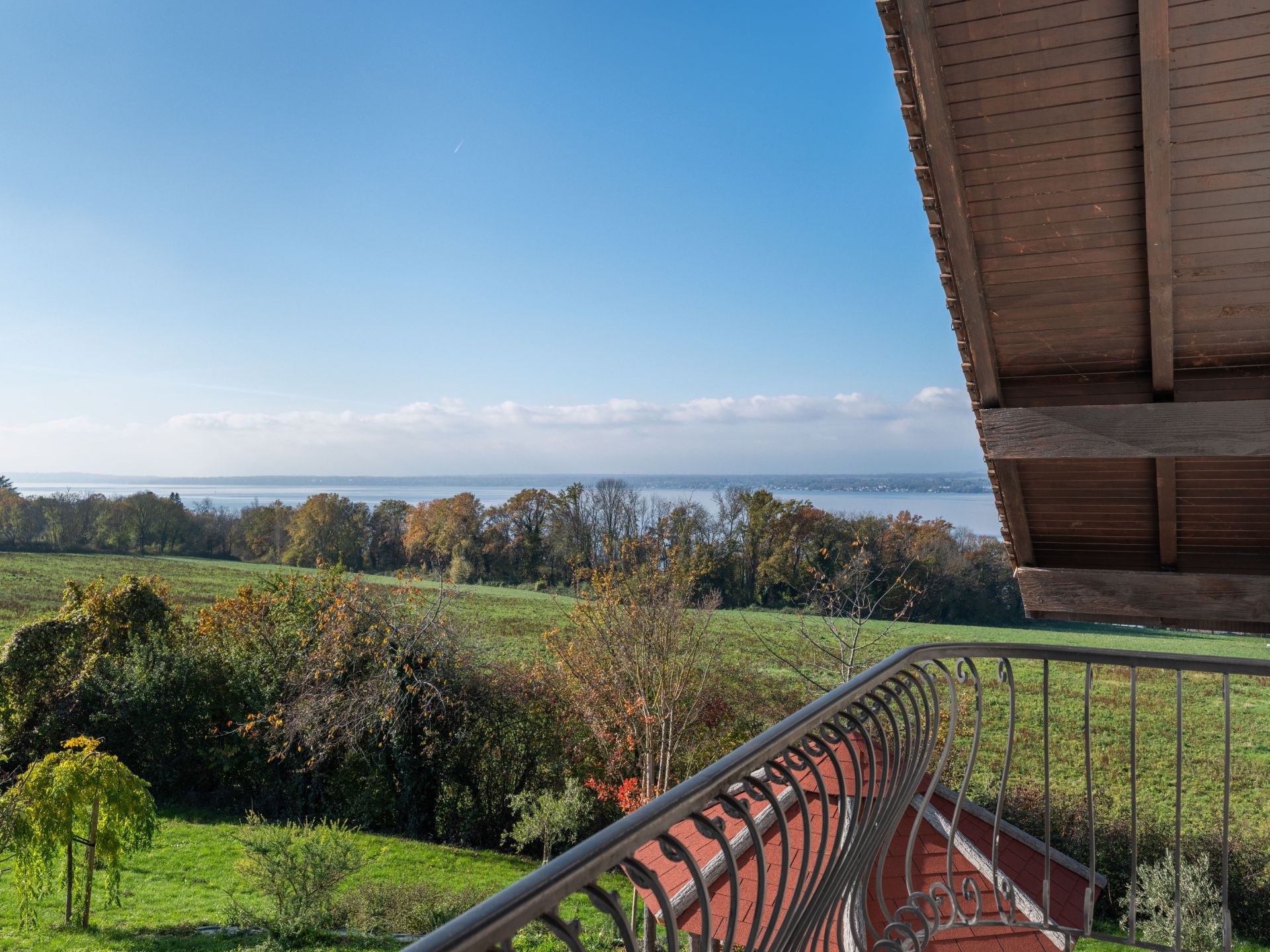 house 9 Rooms for sale on CHENS SUR LEMAN (74140)
