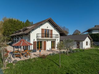 house 9 Rooms for sale on CHENS SUR LEMAN (74140)