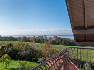 house 9 Rooms for sale on CHENS SUR LEMAN (74140)
