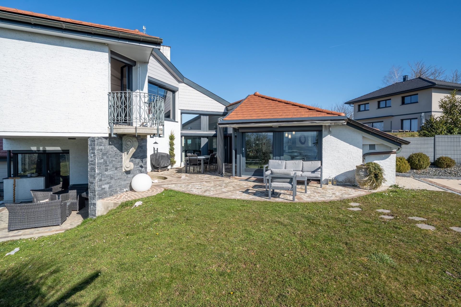 house 6 Rooms for sale on VETRAZ MONTHOUX (74100)