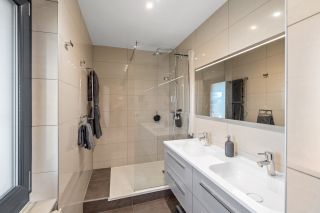 house 6 Rooms for sale on VETRAZ MONTHOUX (74100)