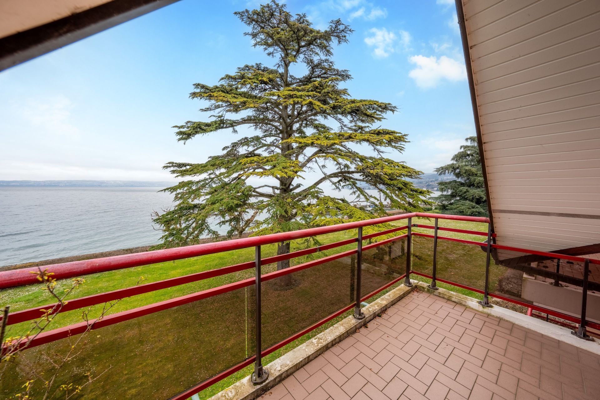 apartment 4 Rooms for sale on PUBLIER (74500)