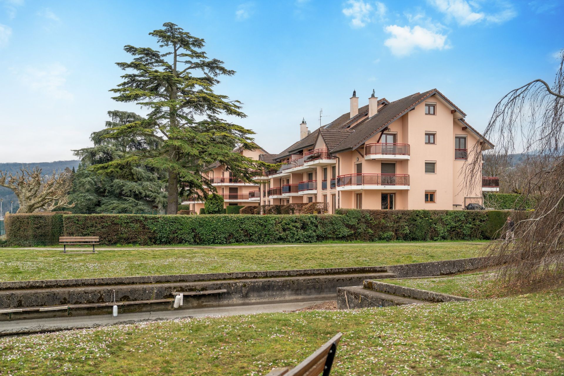 apartment 4 Rooms for sale on PUBLIER (74500)