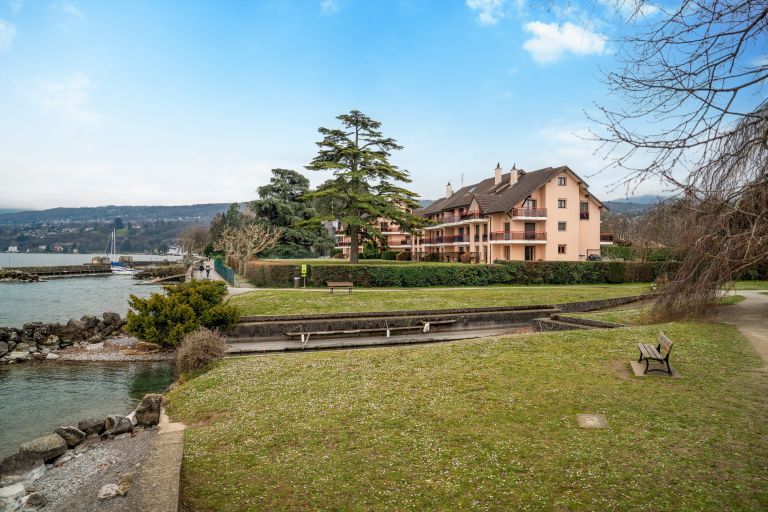 apartment 4 Rooms for sale on PUBLIER (74500)
