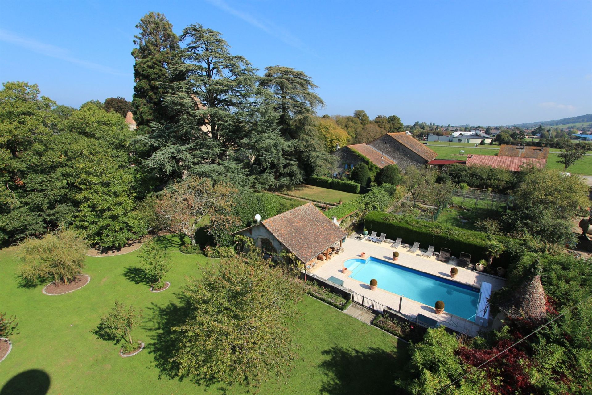 house 25 Rooms for sale on DOUVAINE (74140)