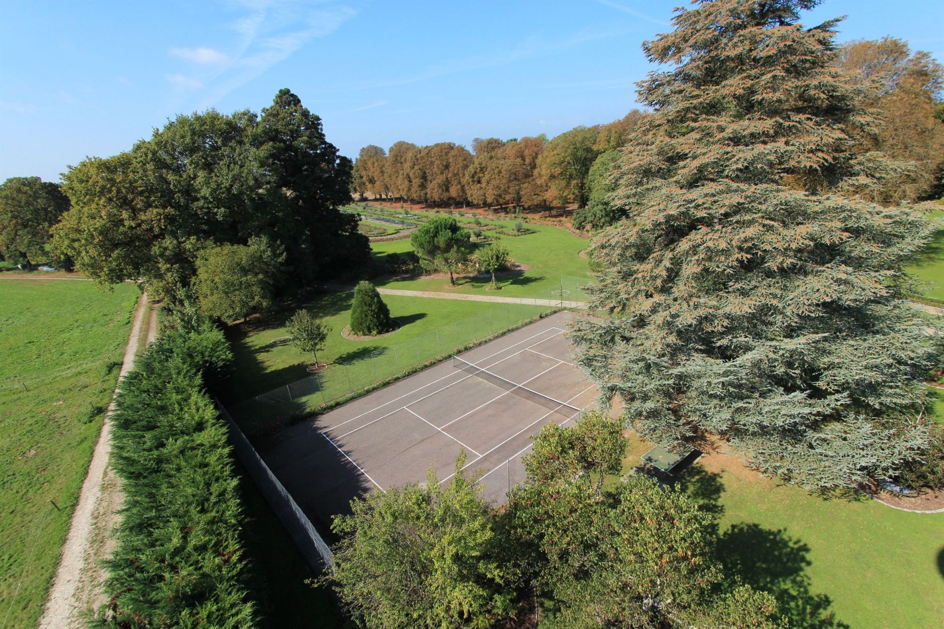 house 25 Rooms for sale on DOUVAINE (74140)