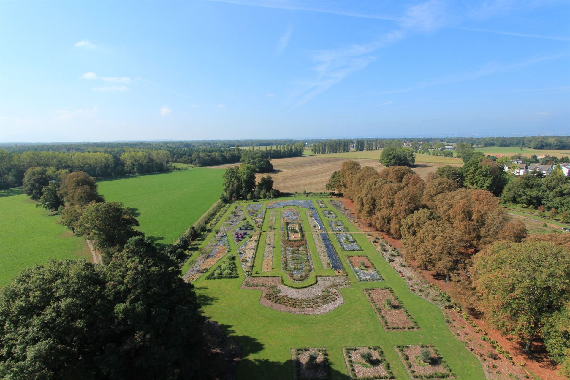 house 25 Rooms for sale on DOUVAINE (74140)