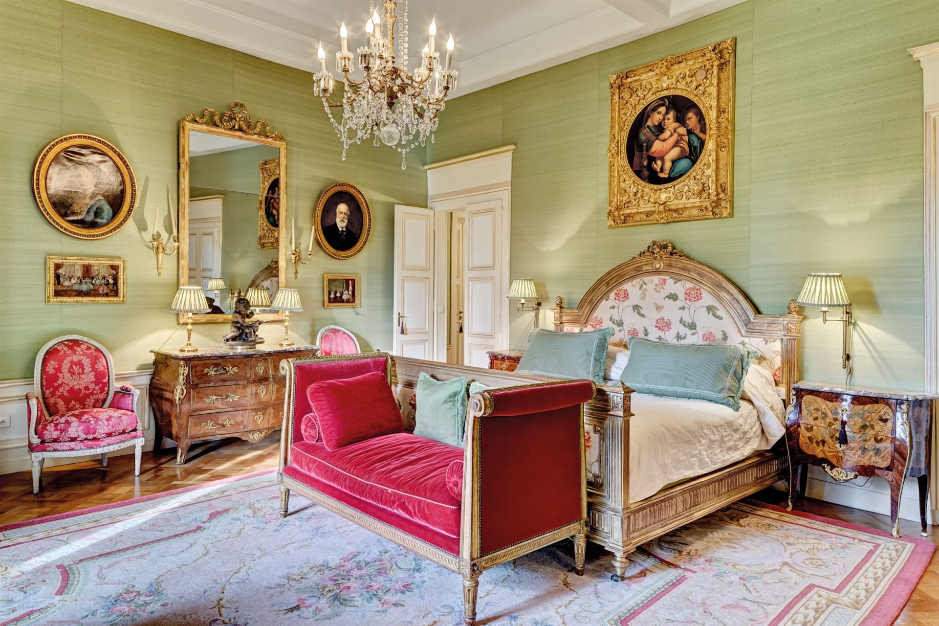 house 25 Rooms for sale on DOUVAINE (74140)