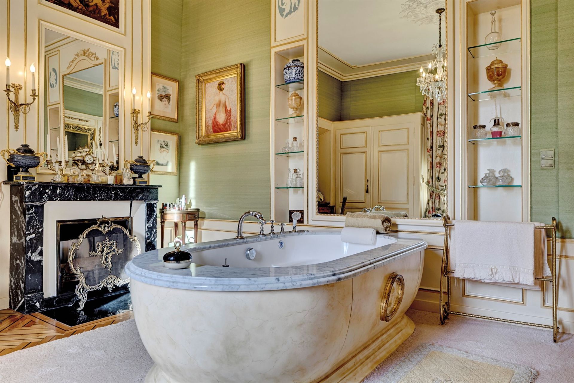 house 25 Rooms for sale on DOUVAINE (74140)