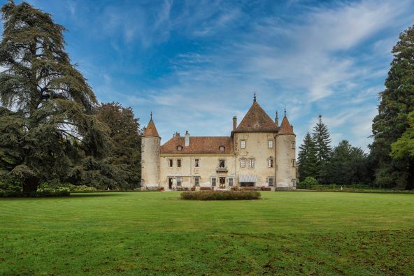 Sale House Douvaine 25&nbsp;Rooms 1889&nbsp;m²