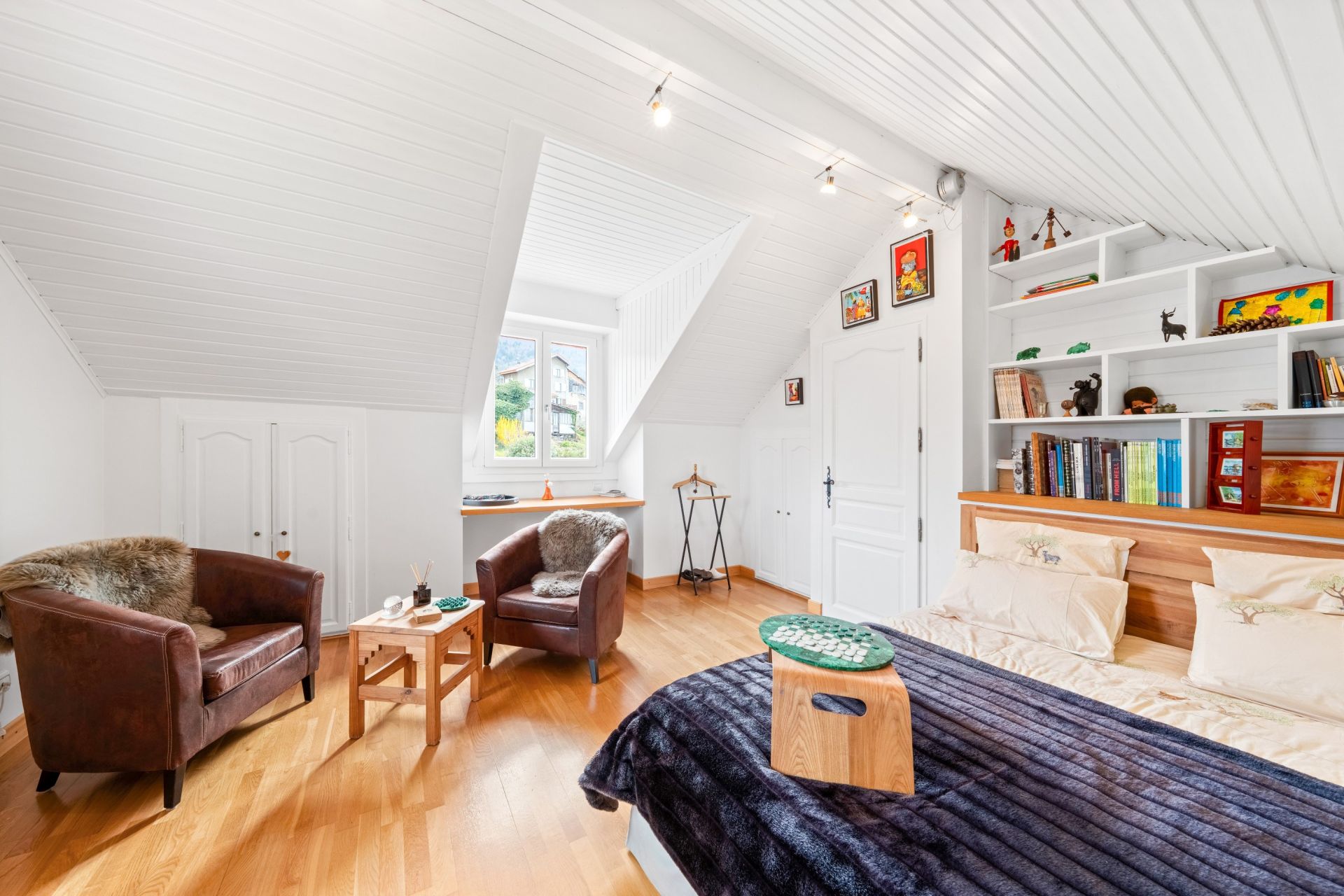 house 8 Rooms for sale on NEUVECELLE (74500)