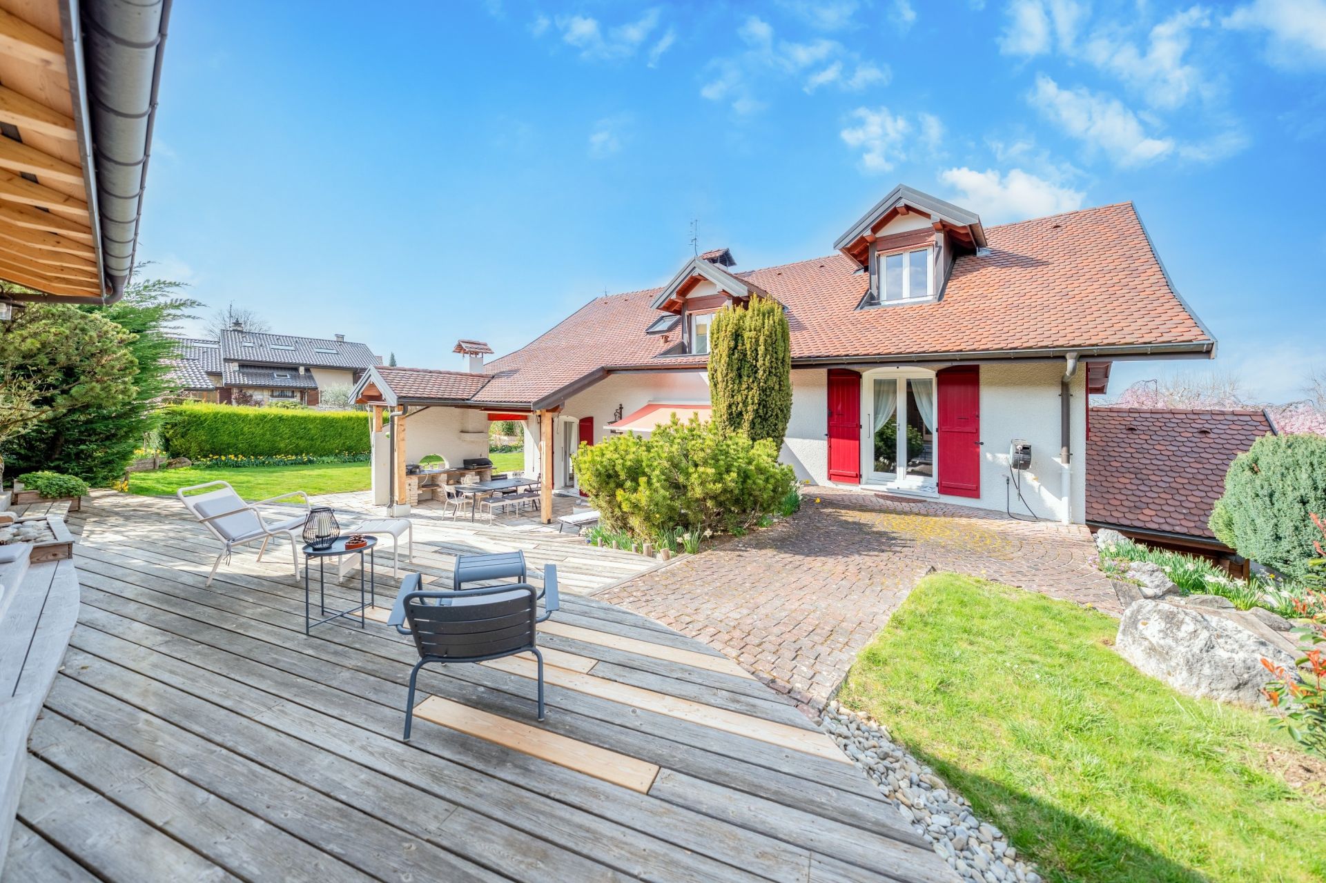 house 8 Rooms for sale on NEUVECELLE (74500)