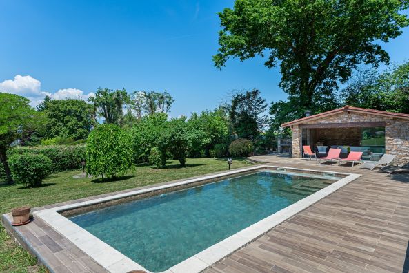 Sale House Nernier 6 Rooms 225 m²