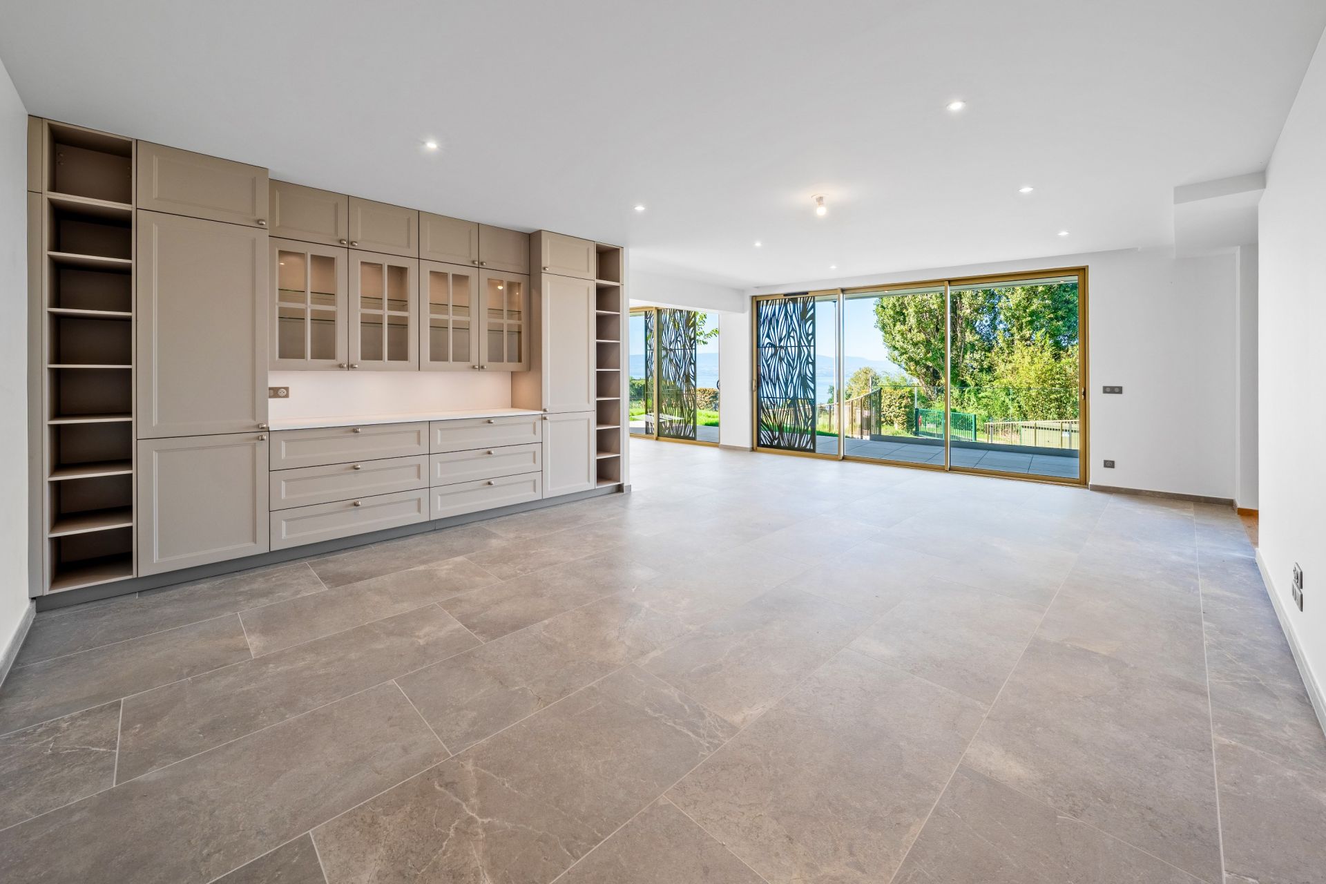 apartment 6 Rooms for sale on EVIAN LES BAINS (74500)