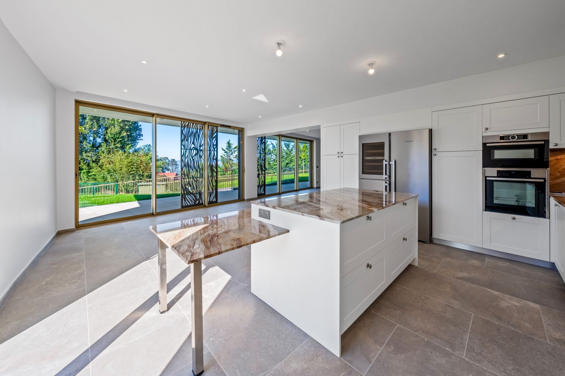 apartment 6 Rooms for sale on EVIAN LES BAINS (74500)