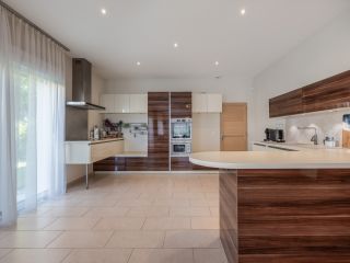 maison 9 Pièces en vente sur CHENS SUR LEMAN (74140)