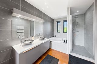 house 5 Rooms for sale on MESSERY (74140)