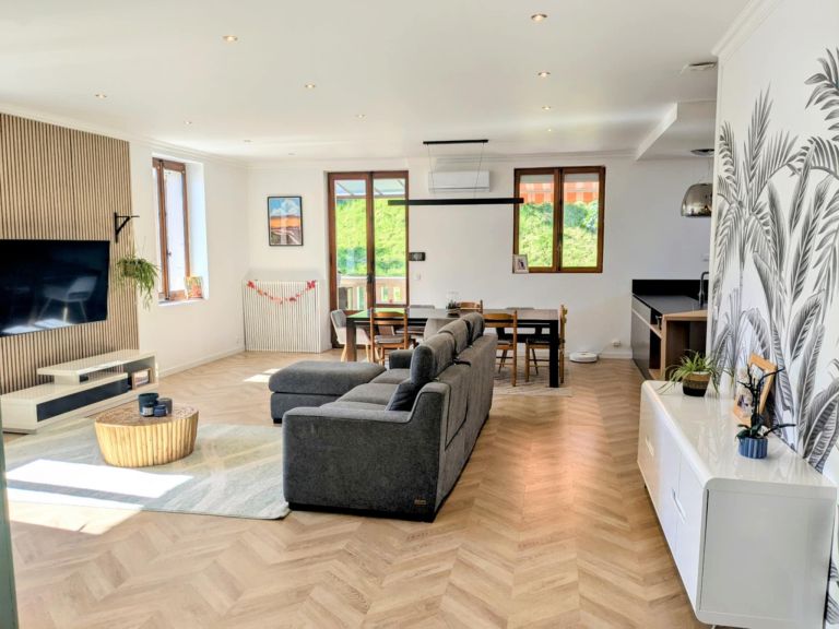 apartment 9 Rooms for sale on EVIAN LES BAINS (74500)