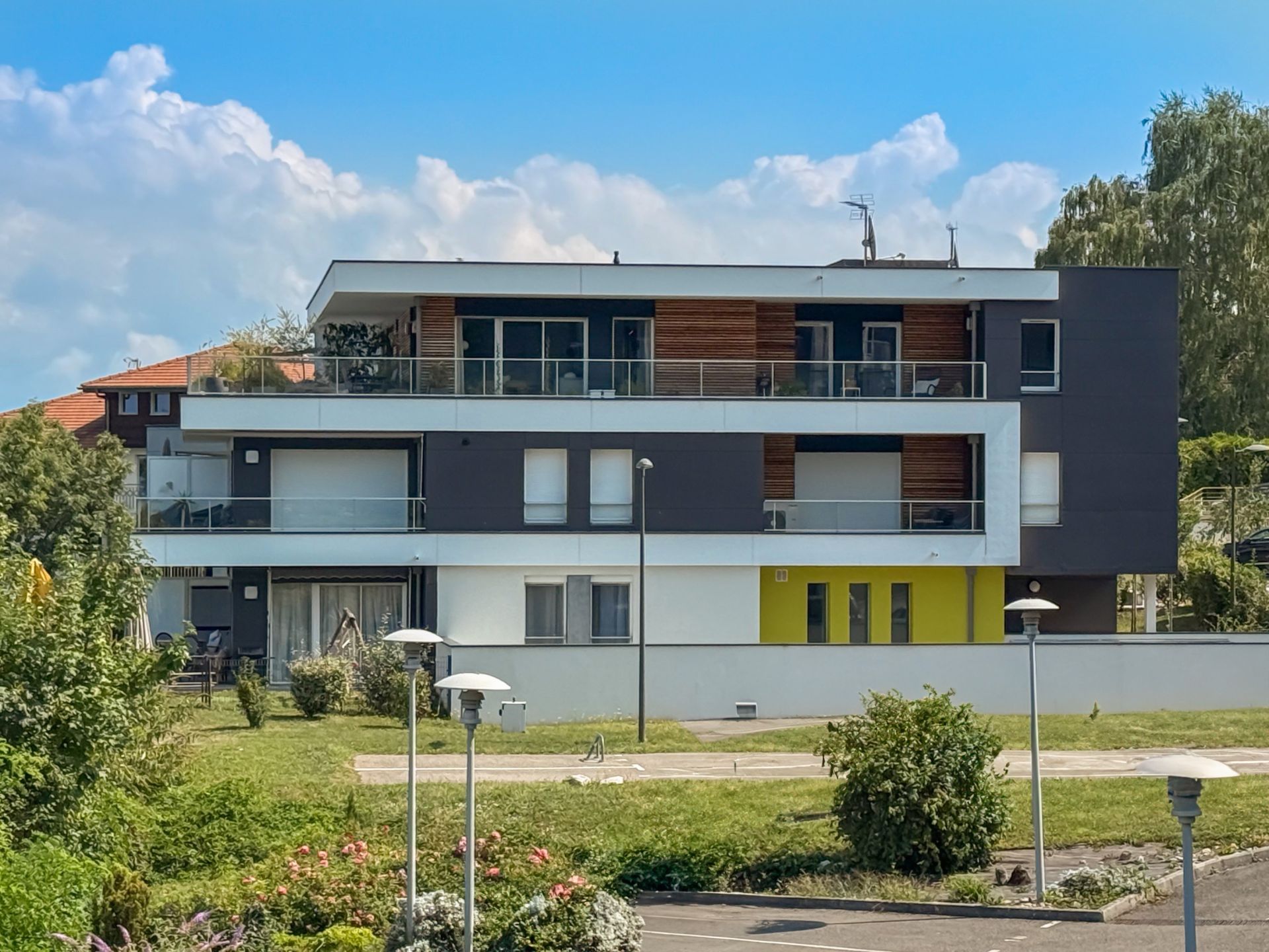 apartment 4 Rooms for sale on NEUVECELLE (74500)