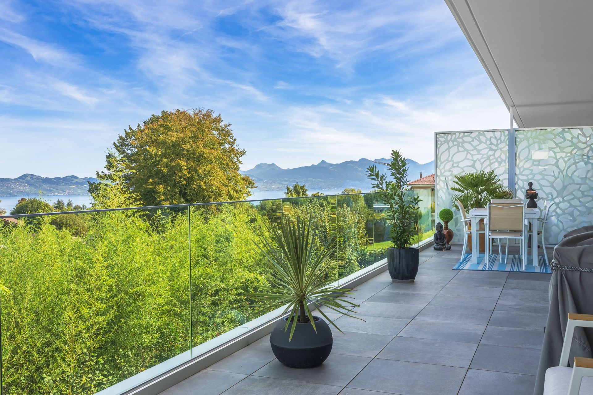 apartment 4 Rooms for sale on EVIAN LES BAINS (74500)