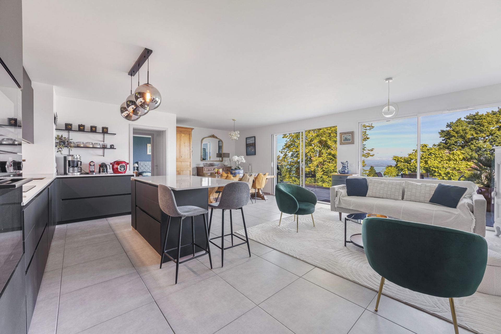 apartment 4 Rooms for sale on EVIAN LES BAINS (74500)